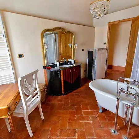 Podere Calvaiola לינה וארוחת בוקר 4*